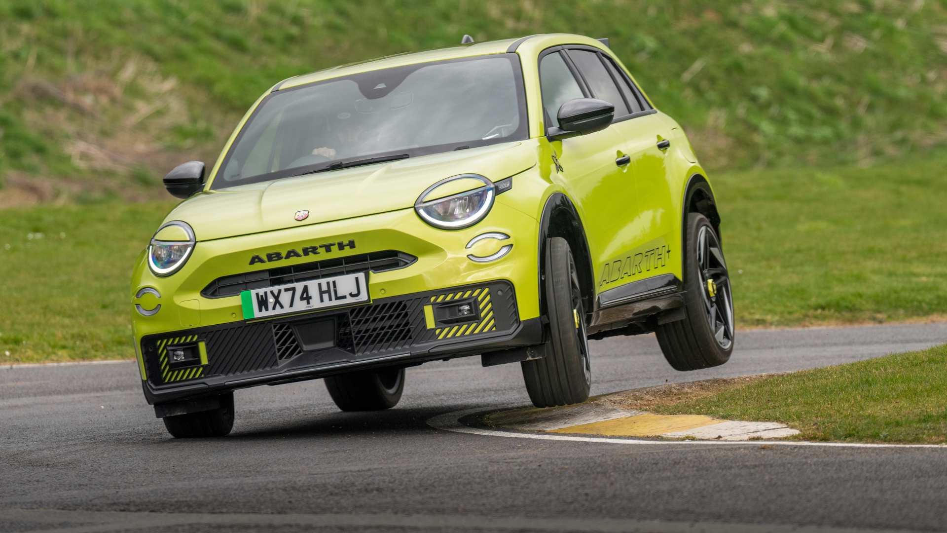 Abarth%20600e%20UK%20images-2.jpg