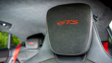 Porsche Taycan GTS – headrest