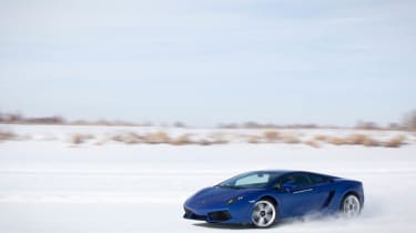Video: Lamborghini Gallardo LP550-2 on ice