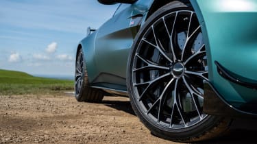 Aston Martin Vantage – F1 wheel design