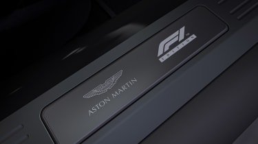 Aston Martin Vantage F1 Edition sill