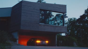Audi A8 teaser Garage 2