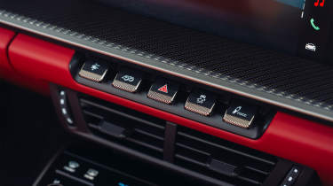 Porsche 911 Turbo S Cabriolet – screen