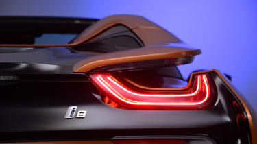 BMW i8 Roadster - rear light