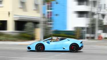 Lamborghini Huracan Spyder - side profile