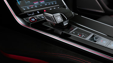 Audi RS6 Performance – studio console