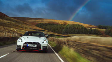 Nissan GT-R Nismo – front tracking