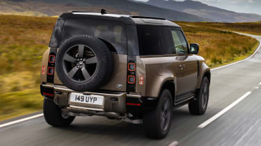 Land Rover Defender 90 P400 – rear tracking