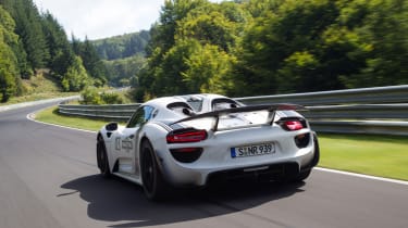 Porsche 918 sets Ring time