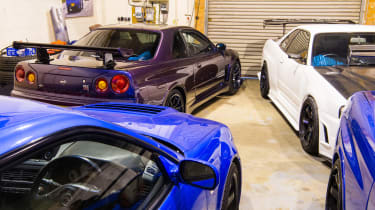 Nissan GT-R collector - purple GT-R