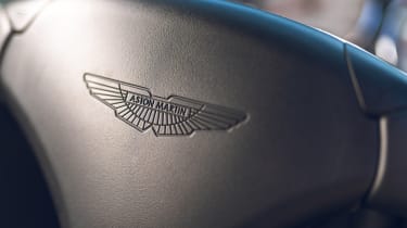 Aston Martin Vanquish – badge
