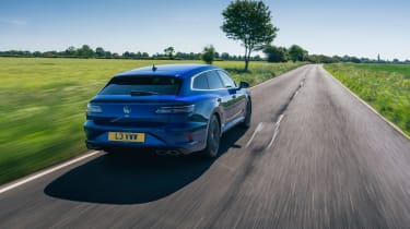 Volkswagen Arteon R Shooting Brake – rear tracking