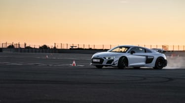 Audi R8 V10 RWD GT – side