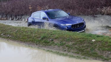 Maserati Levante - off roading