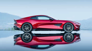 Aston Martin Vanquish – side