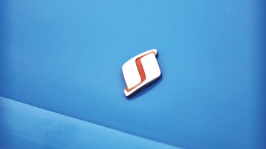 Nissan Skyline GT-R calsonic badge