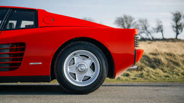 Ferrari Testarossa side
