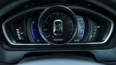 Volvo V40 2016 facelift - dial pack