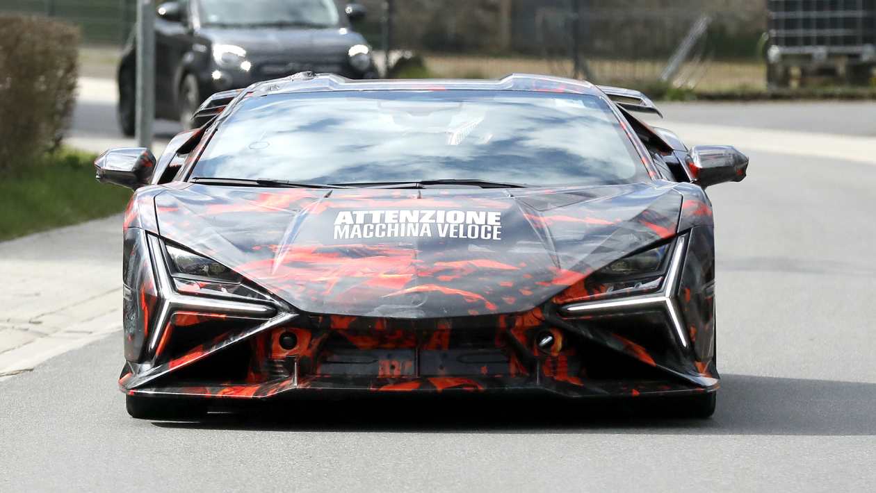 Lamborghini%20Revuelto%20SV%20spies-6.jpg