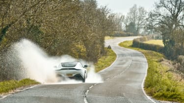 Aston Martin Vantage vs Audi R8 -6