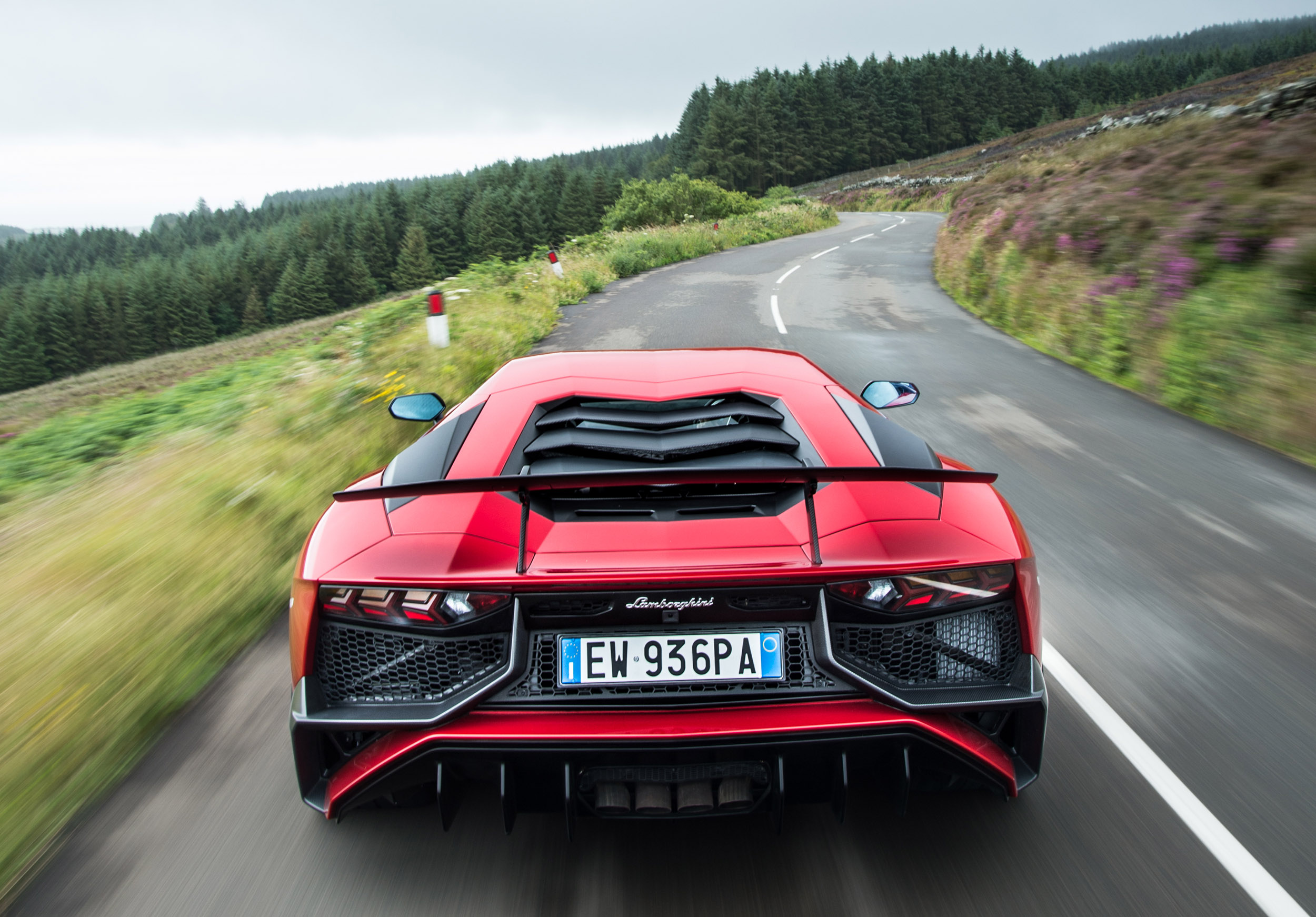 Lamborghini Aventador SV review – performance and 0-60 time 2023 | evo