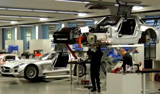 Video: Mercedes SLS AMG GT3 production