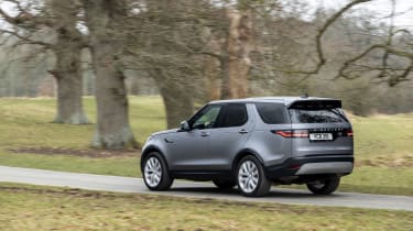 Land Rover Discovery 5 2021 - rear quarter