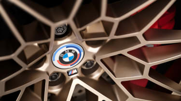 BMW M4 50 Jahre – gold wheel