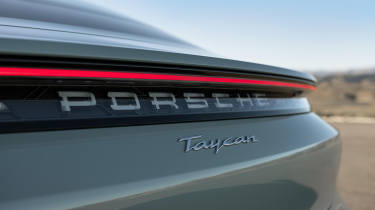 Porsche Taycan facelift – rear badge
