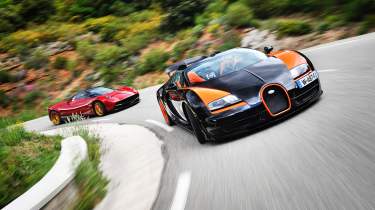 Pagani Huayra vs Bugatti Veyron Vitesse supercar video