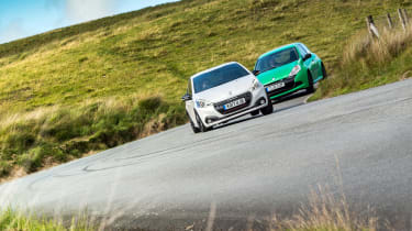 Peugeot 208 GTi by Peugeot Sport vs Renault Sport Clio 200 Cup - driving