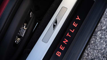 Bentley Flying Spur V8 S – sill