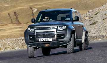Land Rover Defender Octa – front