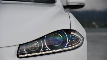 2012 Jaguar XF 2.2D lights
