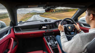 Porsche 911 Carrera (992.2) – interior