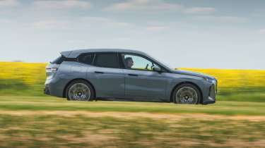BMW iX 2025 – side
