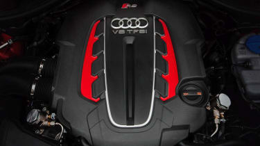 2013 Audi RS6 Avant twin-turbo V8 engine