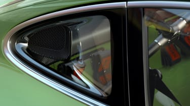 Singer Williams 964 – rear quarter window