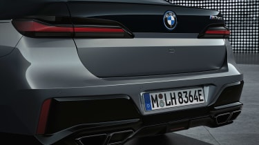 BMW M760e – rear