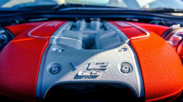 Ferrari 812 GTS TDF blue - engine