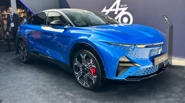 Alpine A390