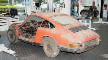 Porsche 911 barn - before