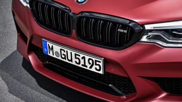BMW M5 F90 - Plum matte grill