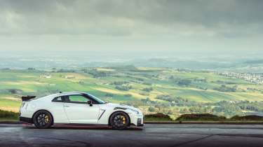 R35 Nissan GT-R Nismo side