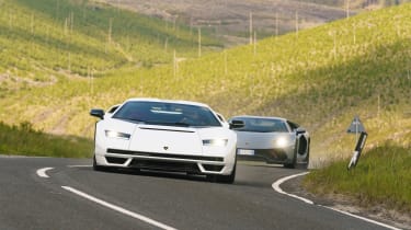 Lamborghini Countach LPI800-4 car pic gallery – front cornering