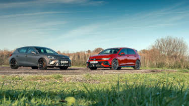 Volkswagen Golf GTI Clubsport v Cupra Leon 300 