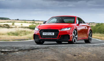 Audi TT RS fast fleet front