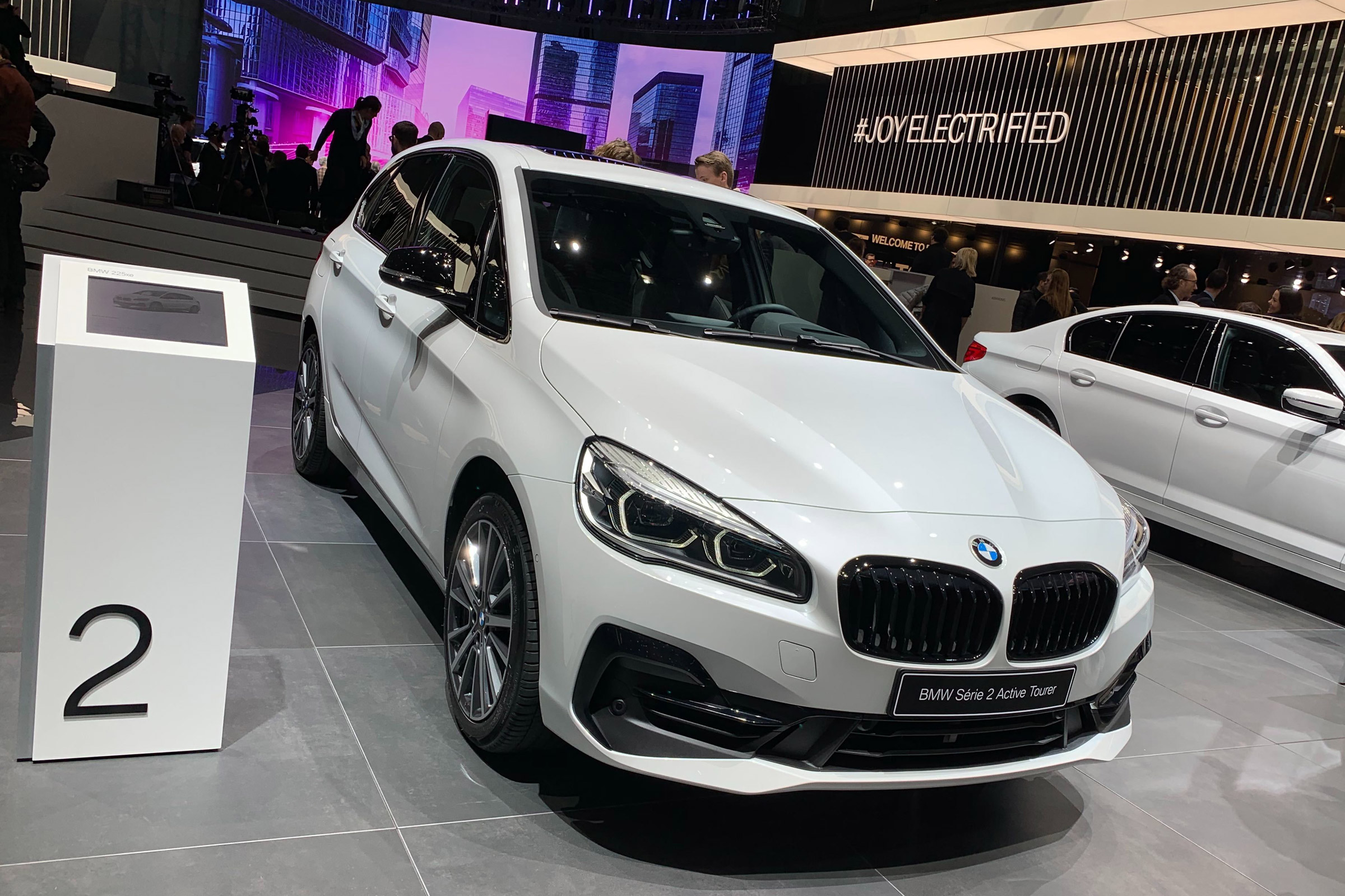 New BMW plug-in hybrids launched at Geneva Motor Show - pictures | Evo