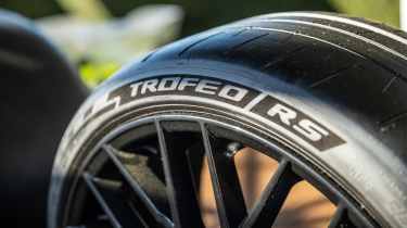 Pirelli P Zero Trofeo RS