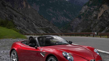 Alfa Romeo 8C Spider v Audi R8 Spyder v Aston Martin Vantage S Roadster v Porsche 911 Carrera GTS cabrio video